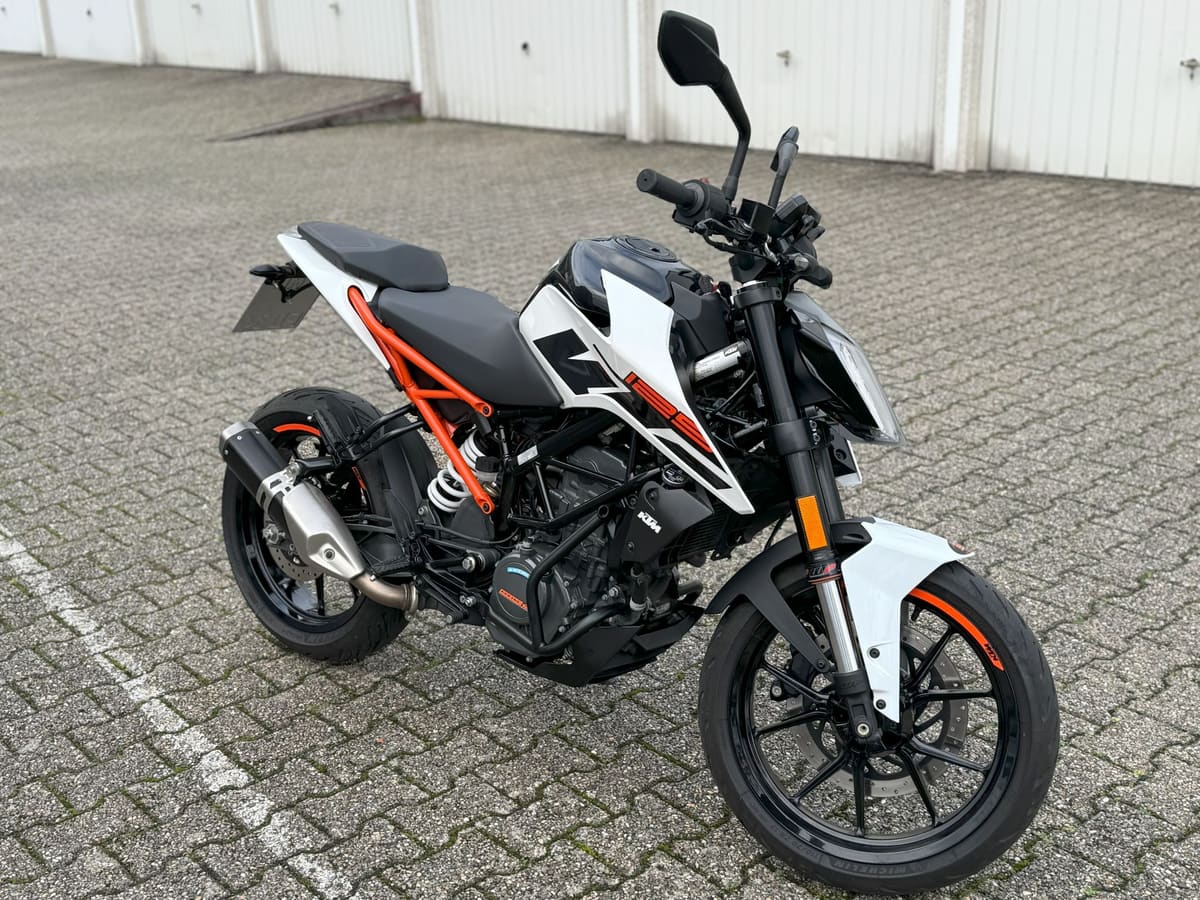 KTM Duke 125 der Fahrschule Dietz