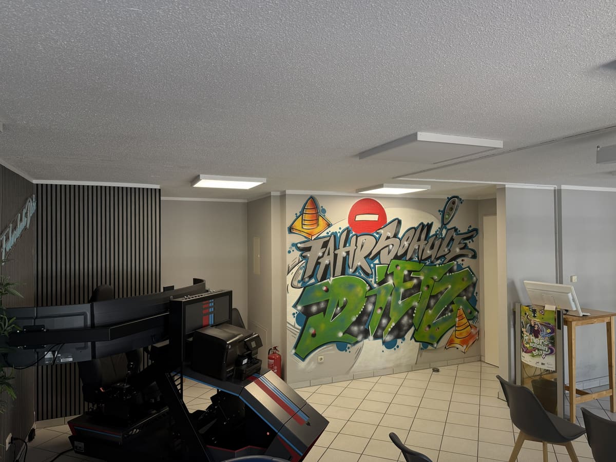 Blick in den Schulungsraum der Fahrschule Dietz
